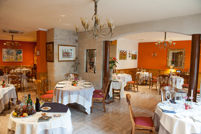 Salle de Restaurant Au Chapeau Rouge